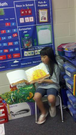 Kasen reading to the kindergarten class